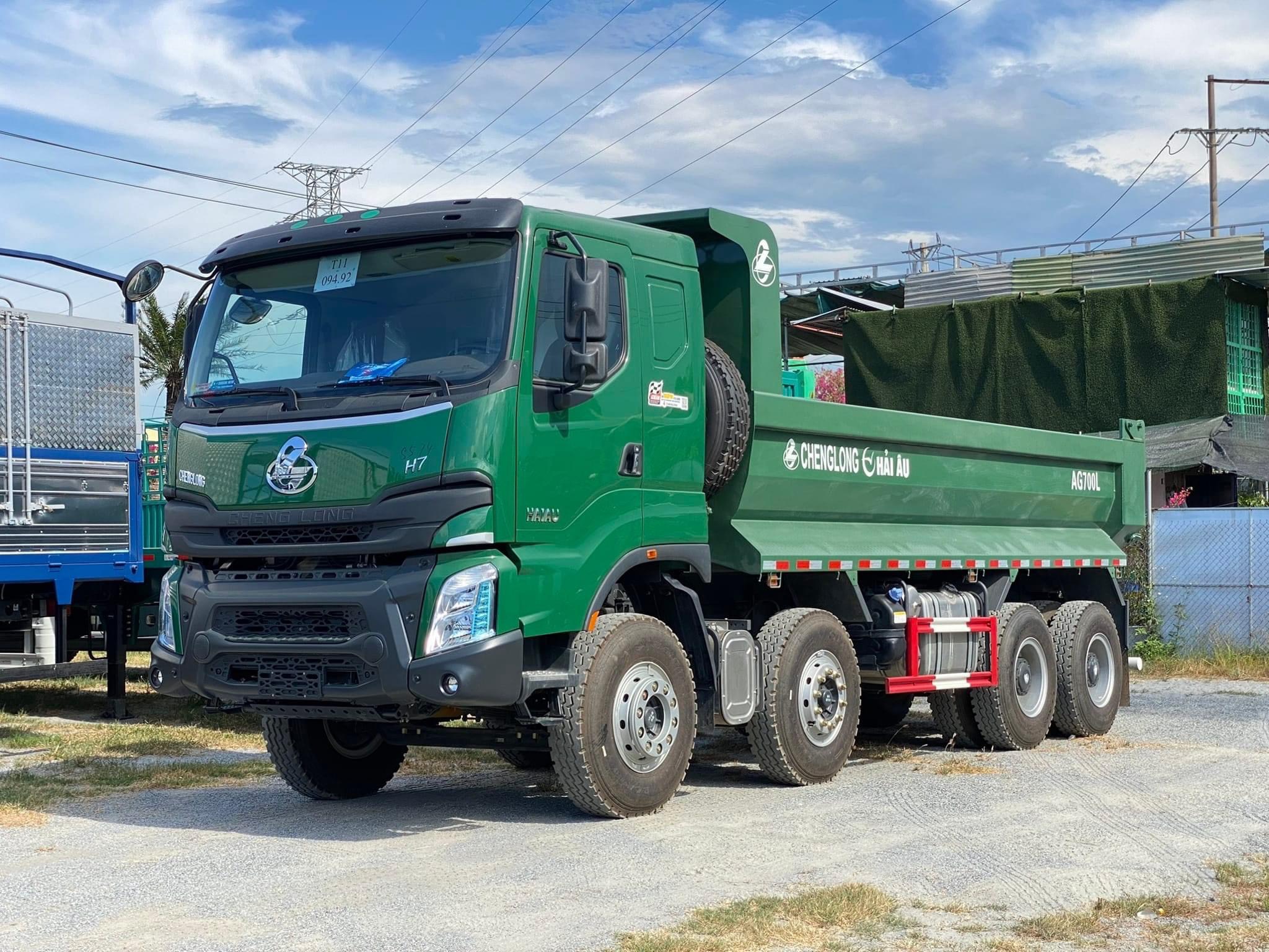 XE TẢI BEN CHENGLONG H7  8x4  350HP - THÙNG U