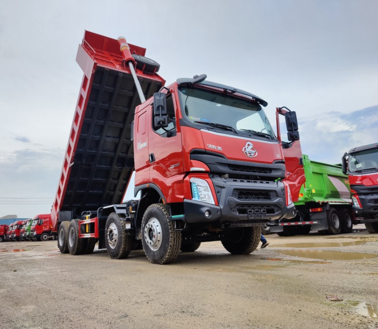 XE TẢI BEN CHENGLONG H7  8x4  385HP - THÙNG VUÔNG